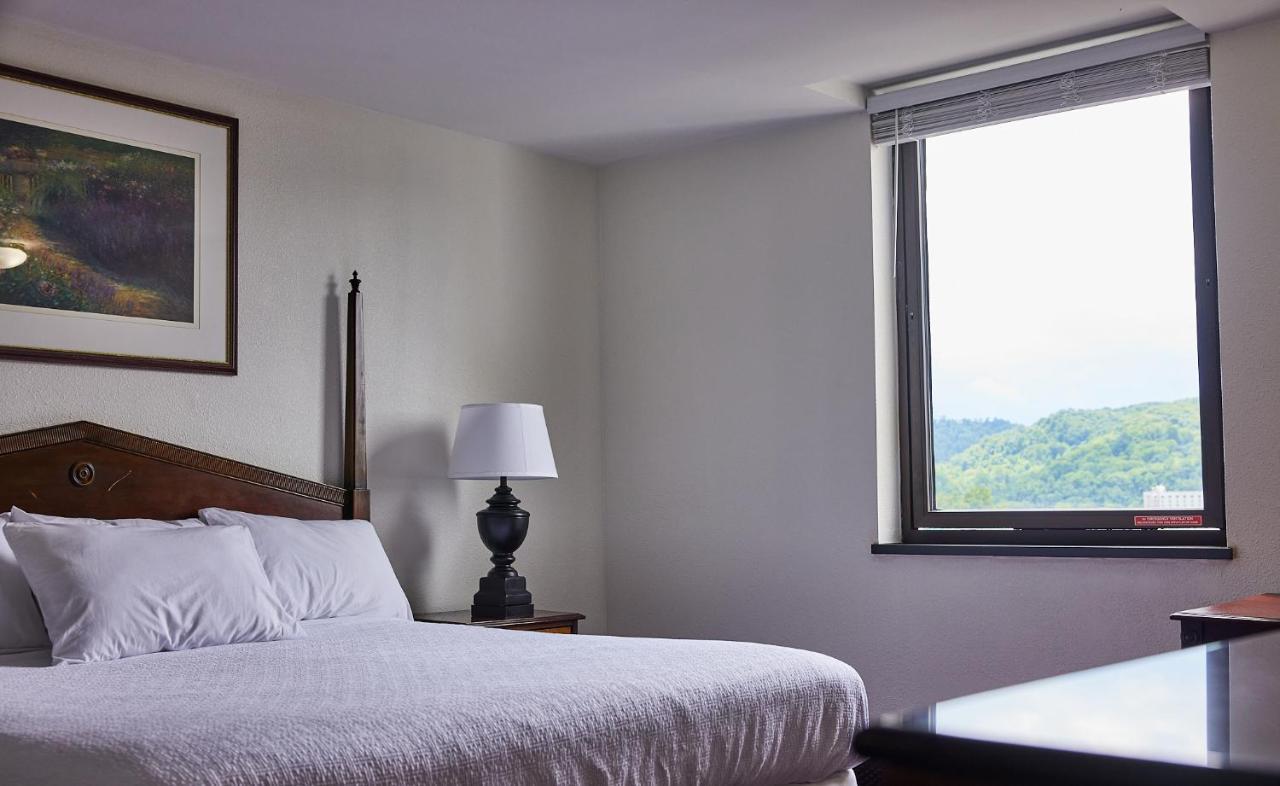 Mclure Hotel วีลลิ่ง ภายนอก รูปภาพ